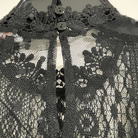 Blashe Women's blouse in transparent lace. - Picture 3 of 9
